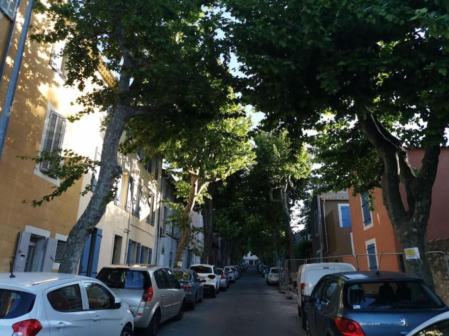 Appartement Tout Confort A 2 Pas Du Centre Ville Aubagne Luaran gambar