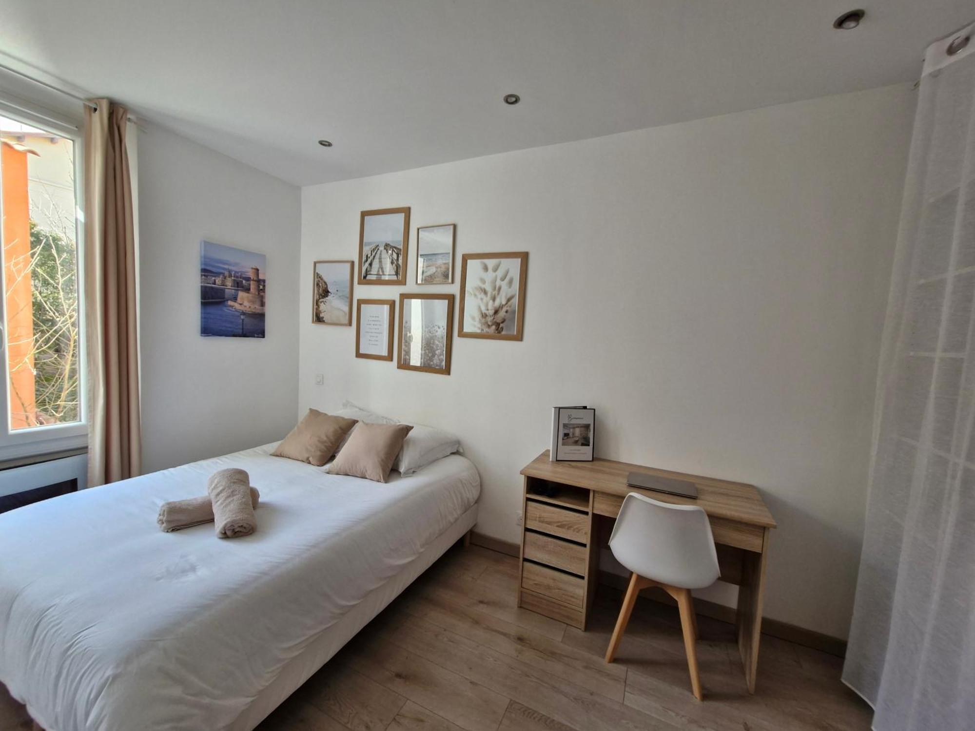 Appartement Tout Confort A 2 Pas Du Centre Ville Aubagne Luaran gambar