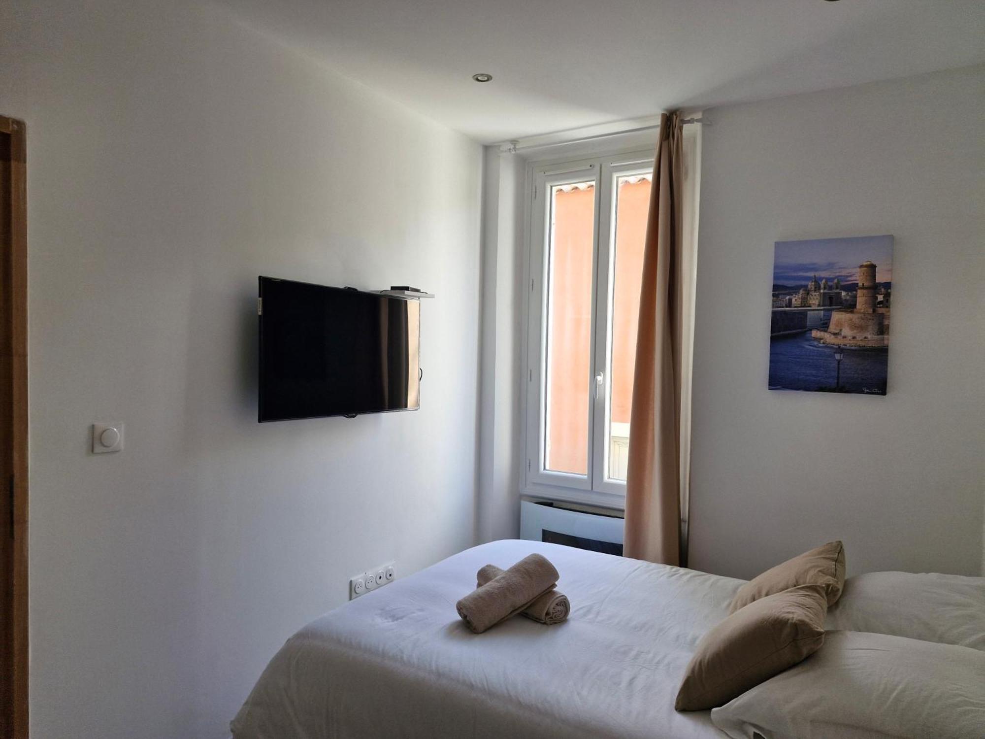 Appartement Tout Confort A 2 Pas Du Centre Ville Aubagne Luaran gambar