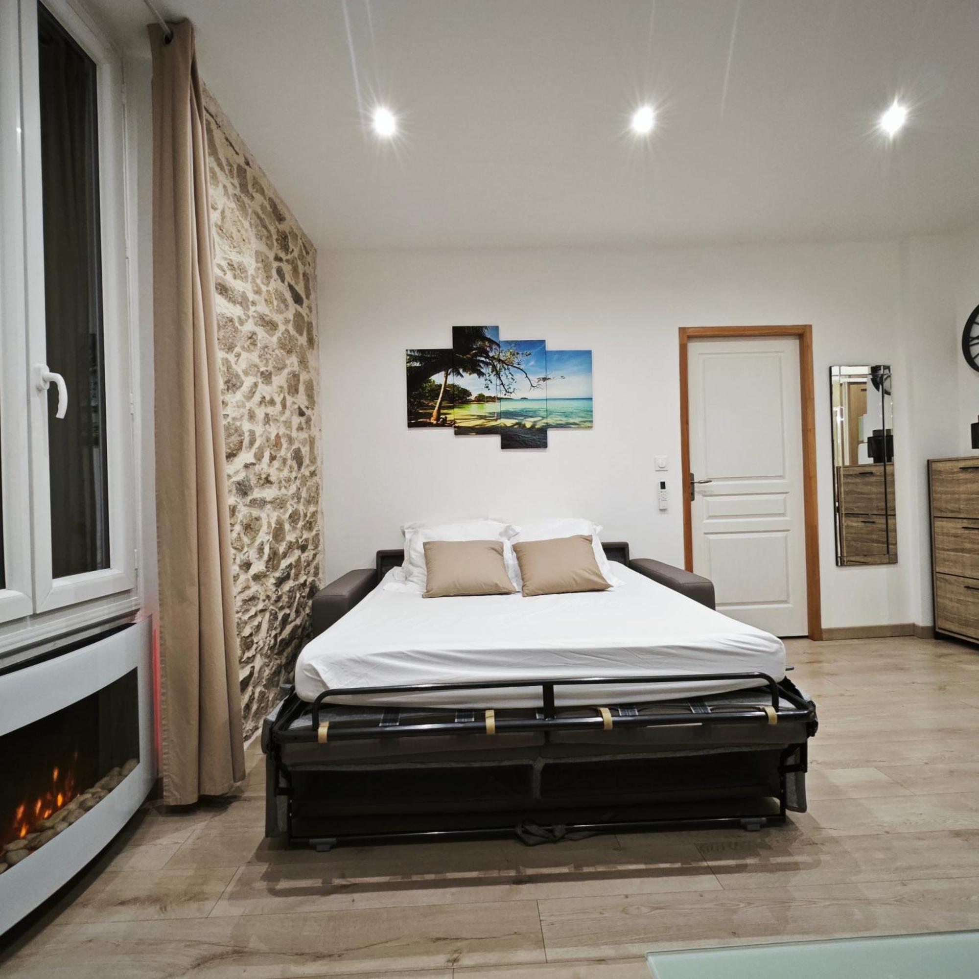 Appartement Tout Confort A 2 Pas Du Centre Ville Aubagne Luaran gambar